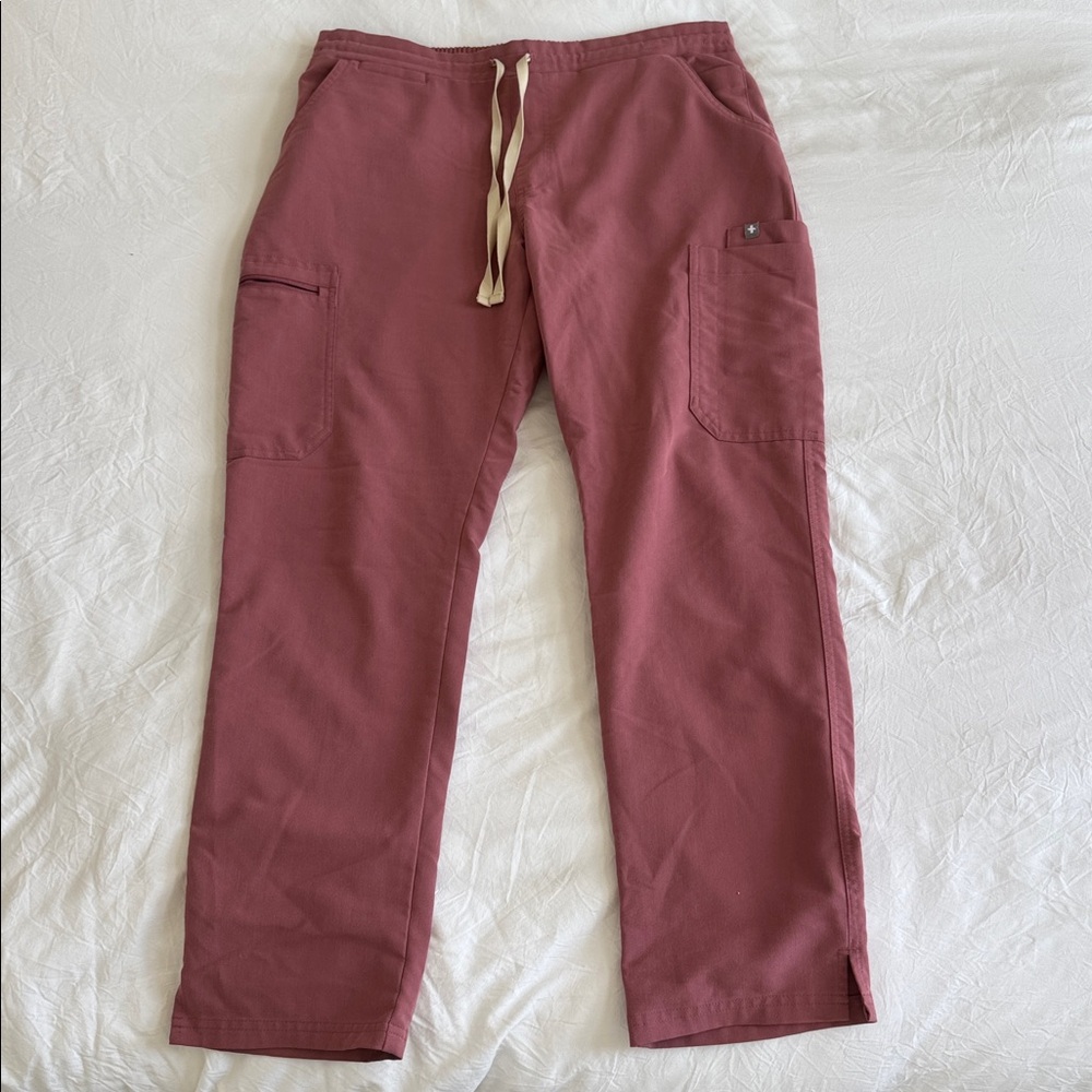 Mauve Women’s Figs Yola Scrub Pants Medium Petite